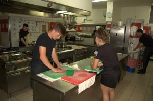 Učenci kuhali v hotelski kuhinji 14